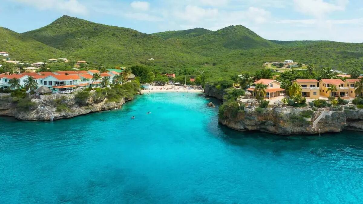 El rincón europeo del Caribe que enamoró a los argentinos y rompió récords este verano.