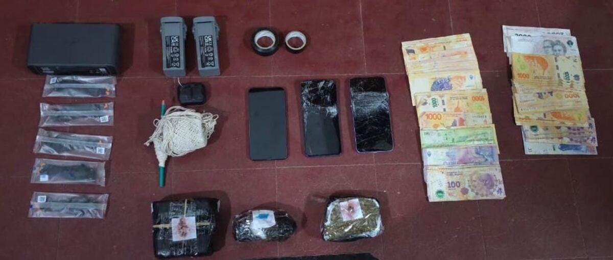 Los elementos secuestrado en el operativo (Policía).