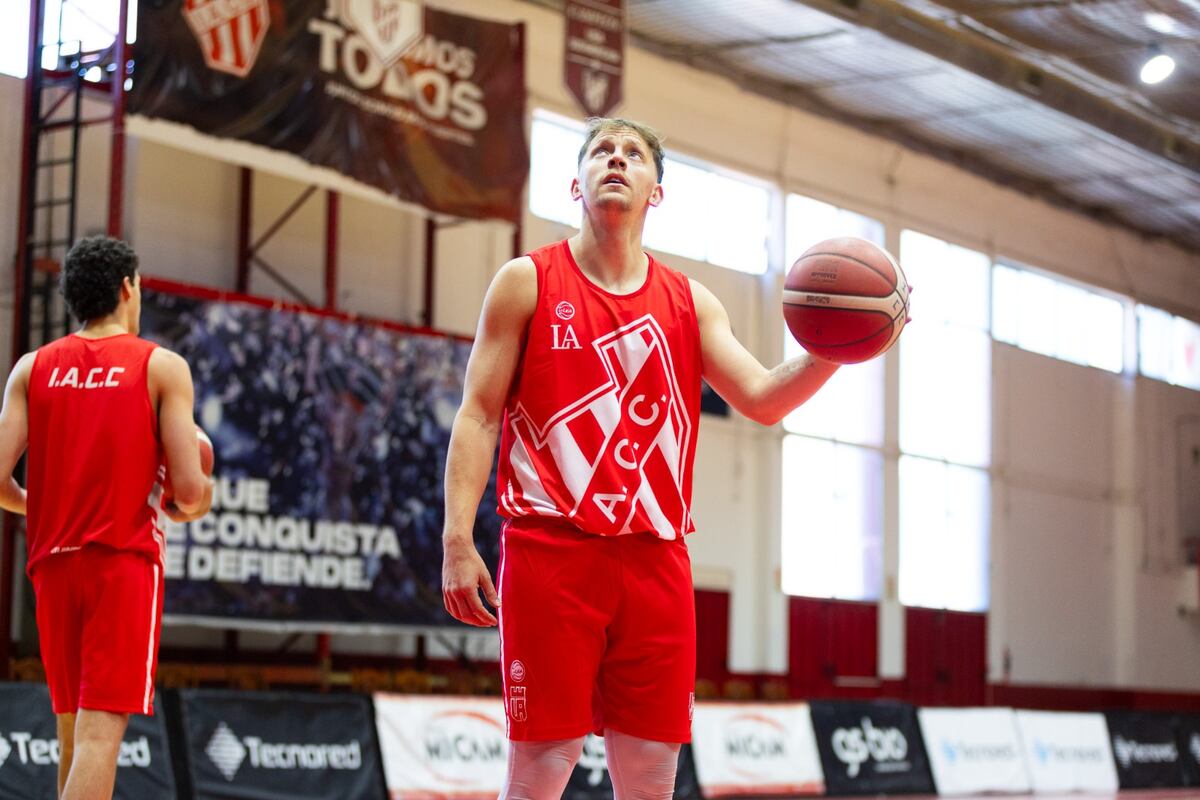 Gastón Whelan regresó a Instituto e inició la pretemporada para la campaña 2025/2026 de la Liga Nacional de Básquetbol. (Prensa Instituto)