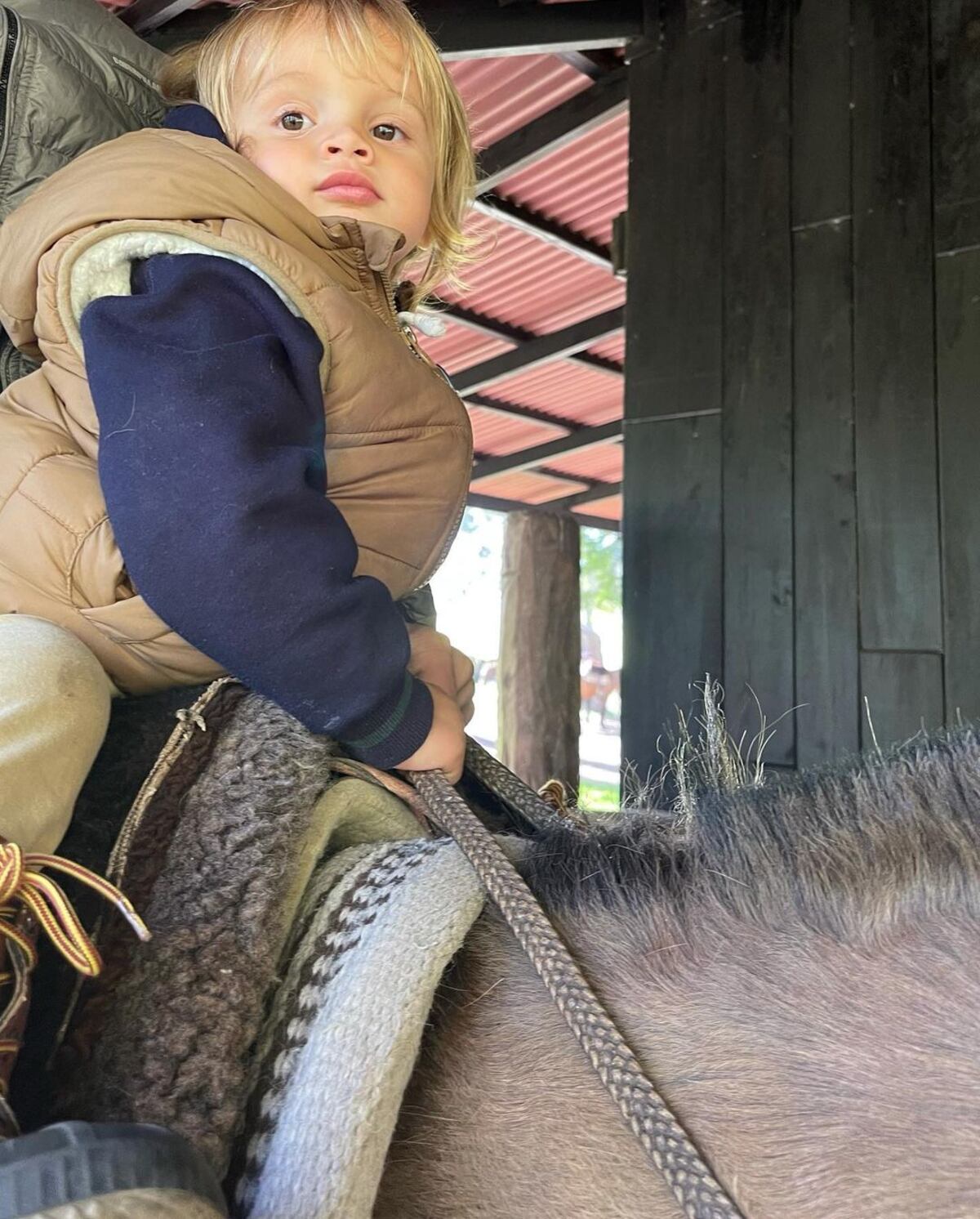 Zaira Nara volvió a Argentina y compartió una tarde a puro campo con sus hijos y su marido, Jakob.