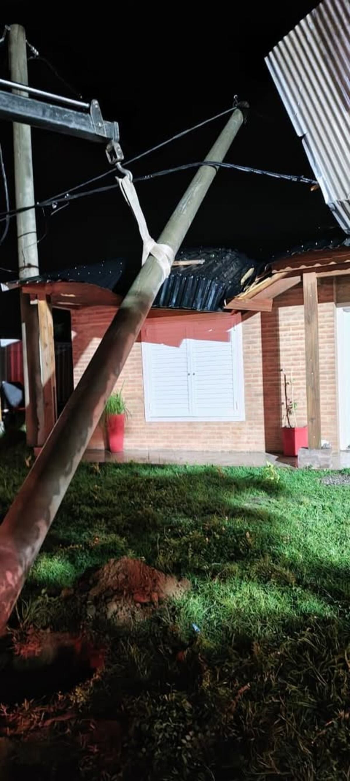 Tormenta en Córdoba. Fuertes ráfagas de viento causaron destrozos en Etruria. (Córdoba Interior Informa)