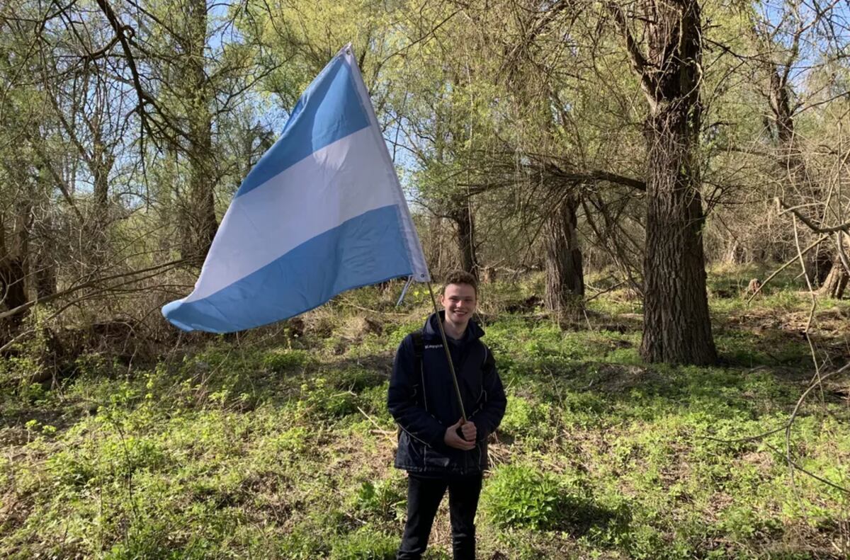Descubrió "tierra de nadie" y fundó su propio país en Europa con una bandera inspirada en Argentina. Lo bautizó como Verdis.