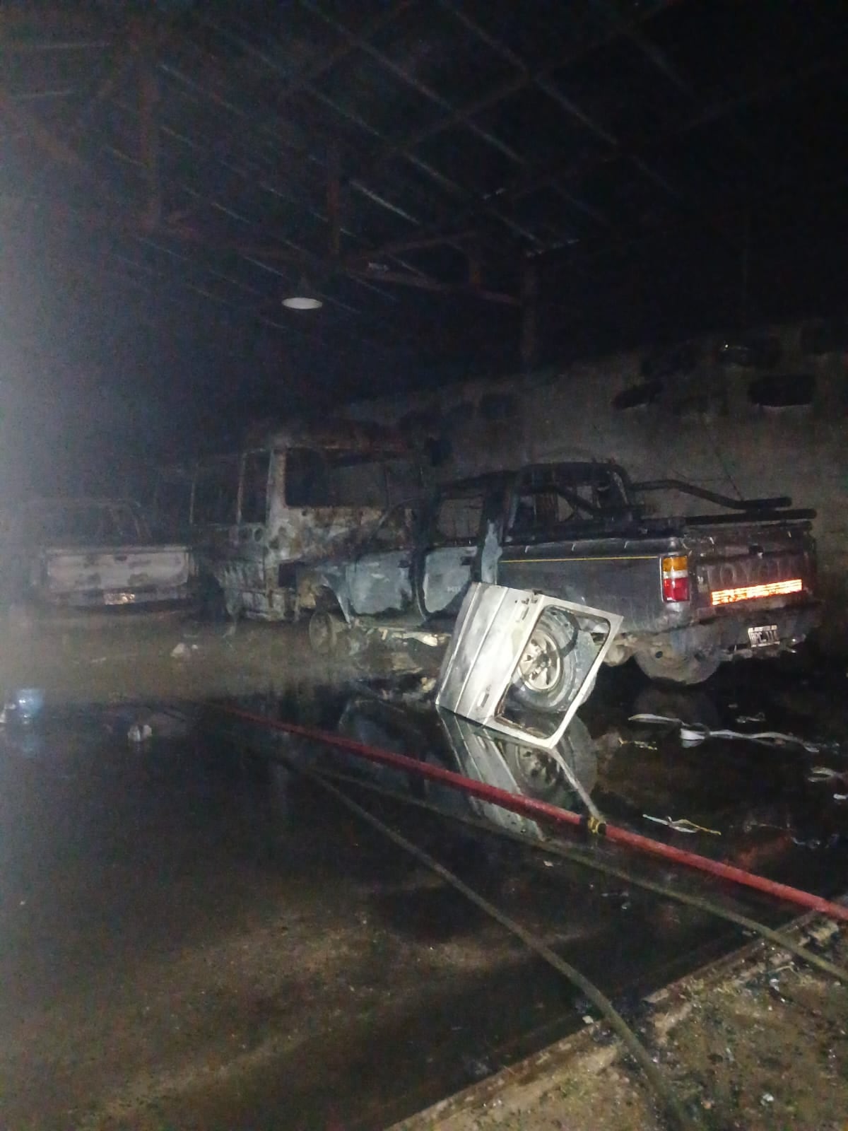 Se incendiaron 7 vehículos en un galpón de la Municipalidad de La Cumbrecita. (Prensa Policía de Córdoba)