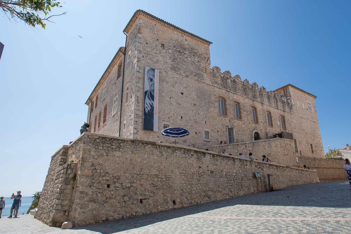 El museo de Pablo Picasso se levanta sobre un edificio emblemático de Antibes. El artista se instaló allí en 1946.