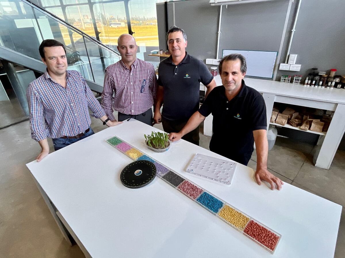 Federico Cola, con el equipo de Seed Matriz. (Tomy Fragueiro)