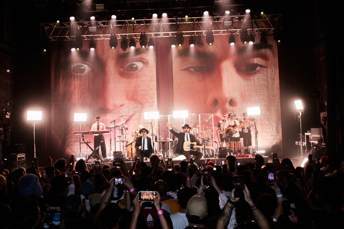 Ca7riel & Paco Amoroso, en Lollapalooza y en el House of Blues de Chicago. (Instagram @lollapalooza y DF Entertainment)