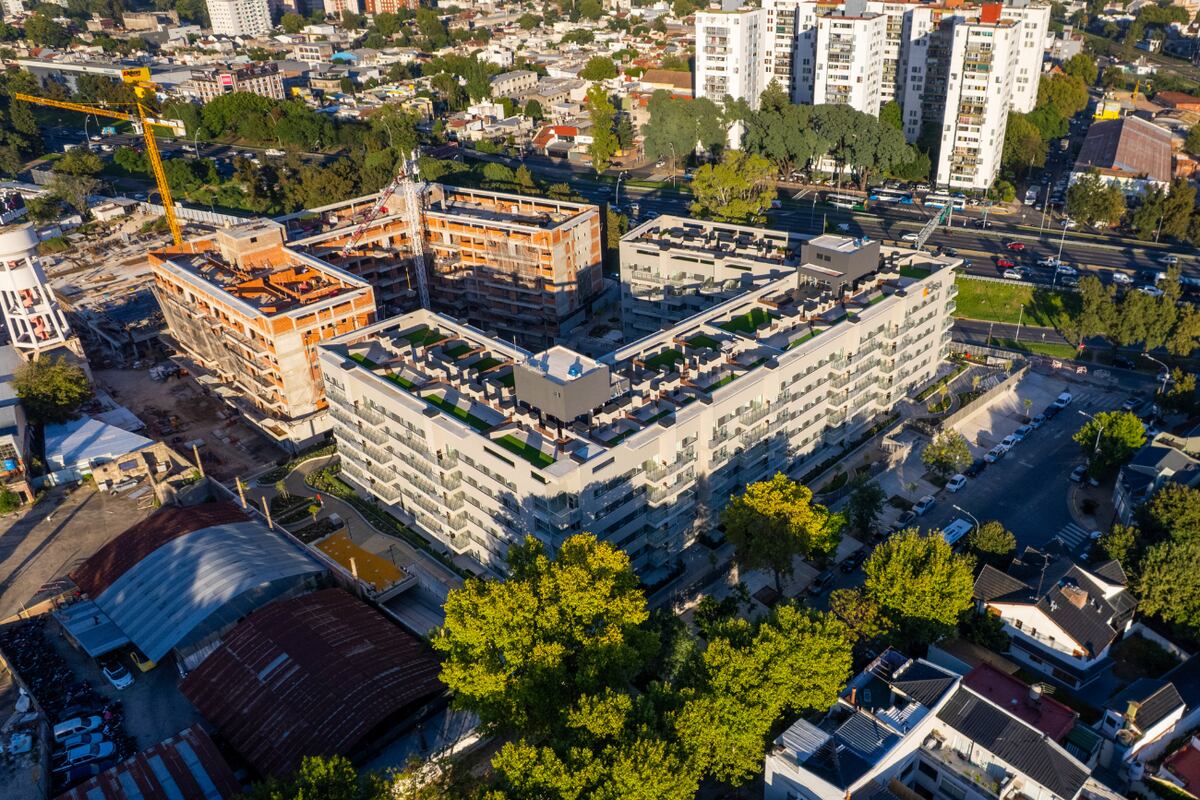 Construcción del complejo MilAires y Herradura 1 y 2.