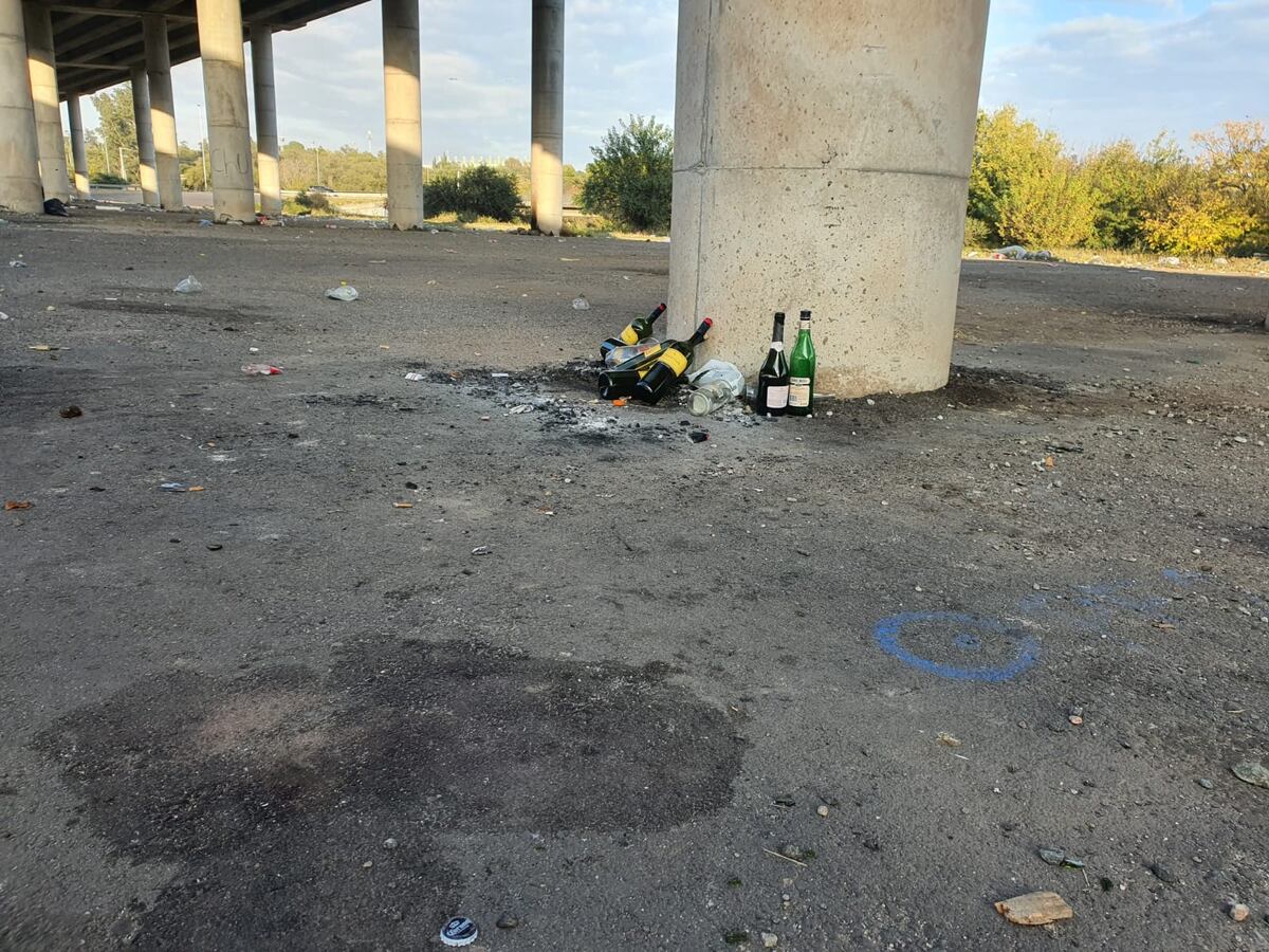 Indignación de los vecinos en los alrededores del estadio Mario Kempes por la cantidad de basura acumulada y que no se retira. (Gentileza)