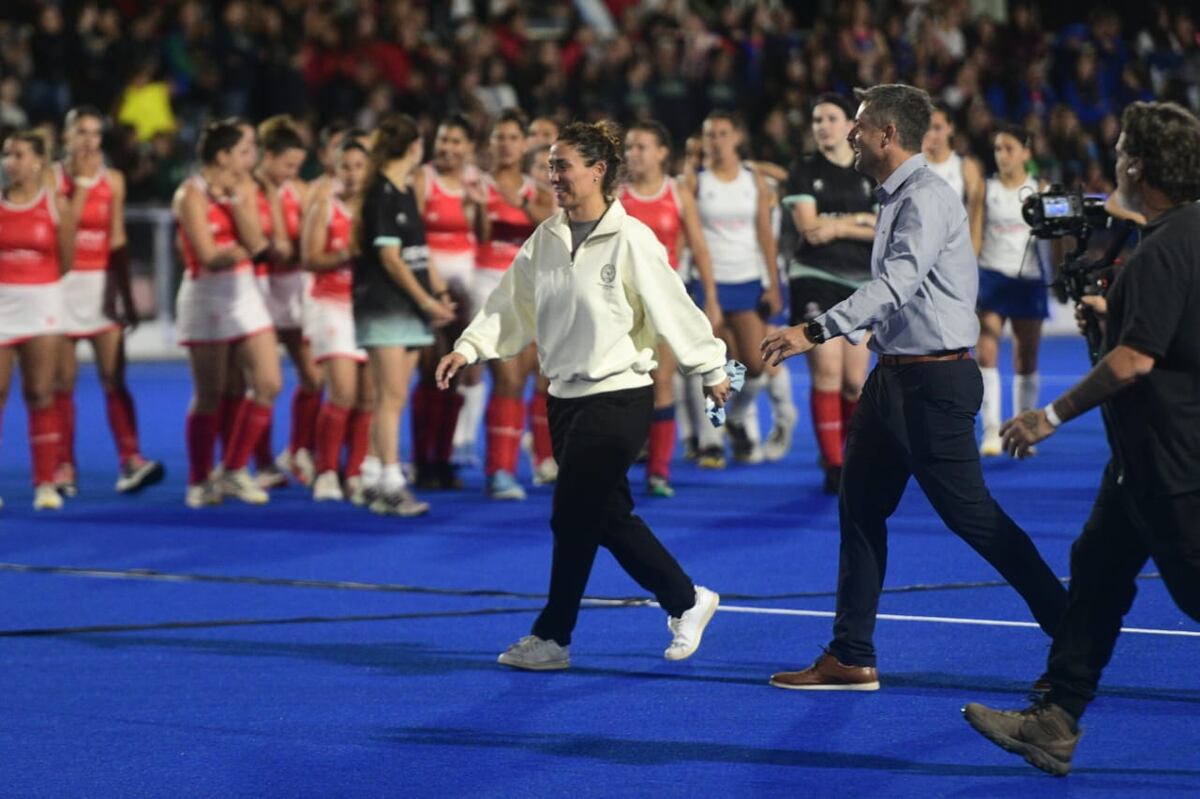 Soledad García en la inauguración de la nueva cancha de hockey Soledad García, en el estadio Kempes.