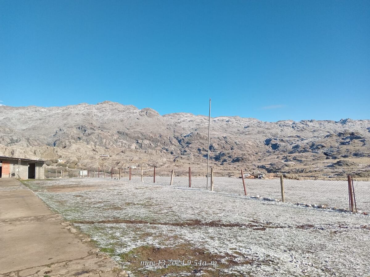 Nieve y frío helado por estos días en la zona de los refugios de la base del cerro Champaquí. (Gentileza)