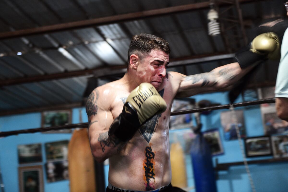 Agustín Sarfatti practica kick boxing en el gimnasio Don Luis de barrio San Lorenzo y es múltiple campeón. (Javier Ferreyra /La Voz)