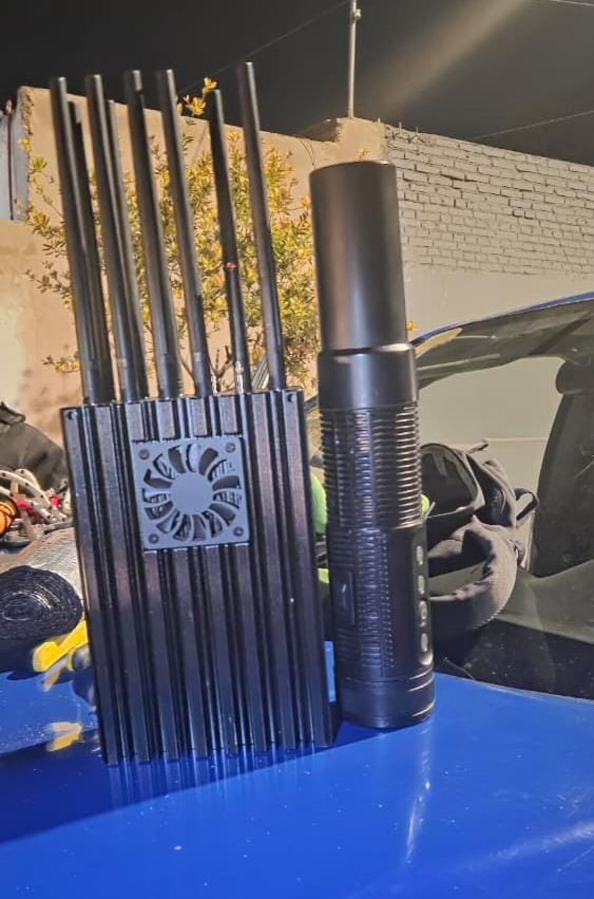 Robaron una cifra millonaria en un mayorista de alimentos y dejaron todo para escapar de la Policía (Policía).