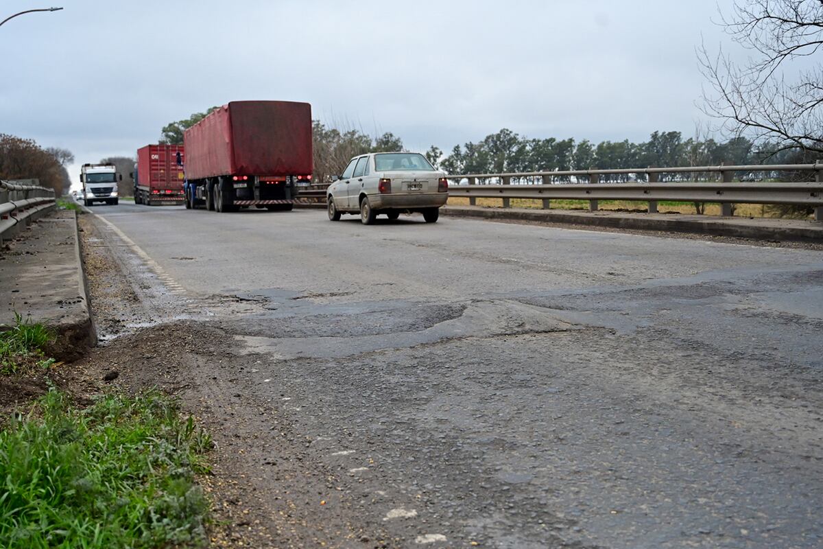 Ruta 158 en mal estado, entre Villa María y Río Cuarto. (La Voz)