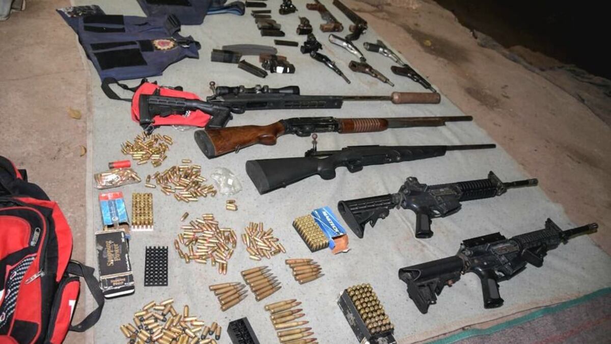 Arsenal. Armas, balas y chalecos balísticos fueron encontrados en allanamientos en Unquillo y Córdoba, en 2025. (La Voz / Archivo)