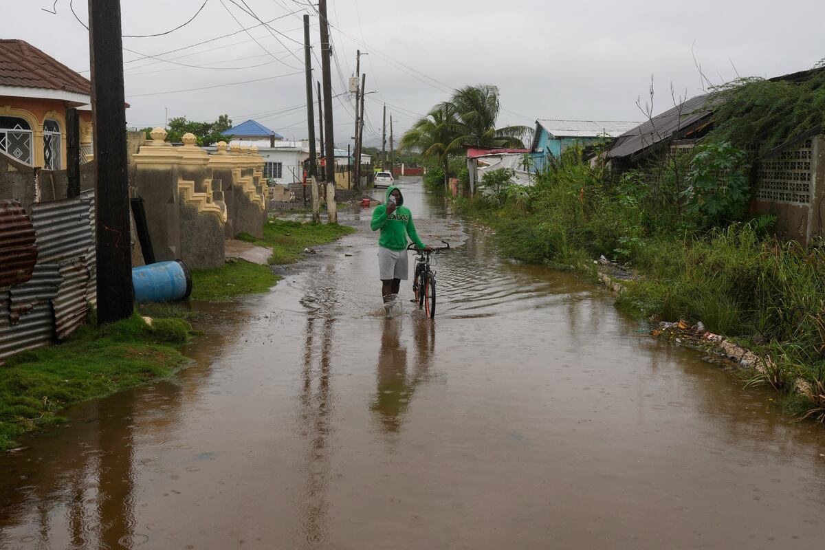 El huracán Melissa avanza por el Caribe. (AP)