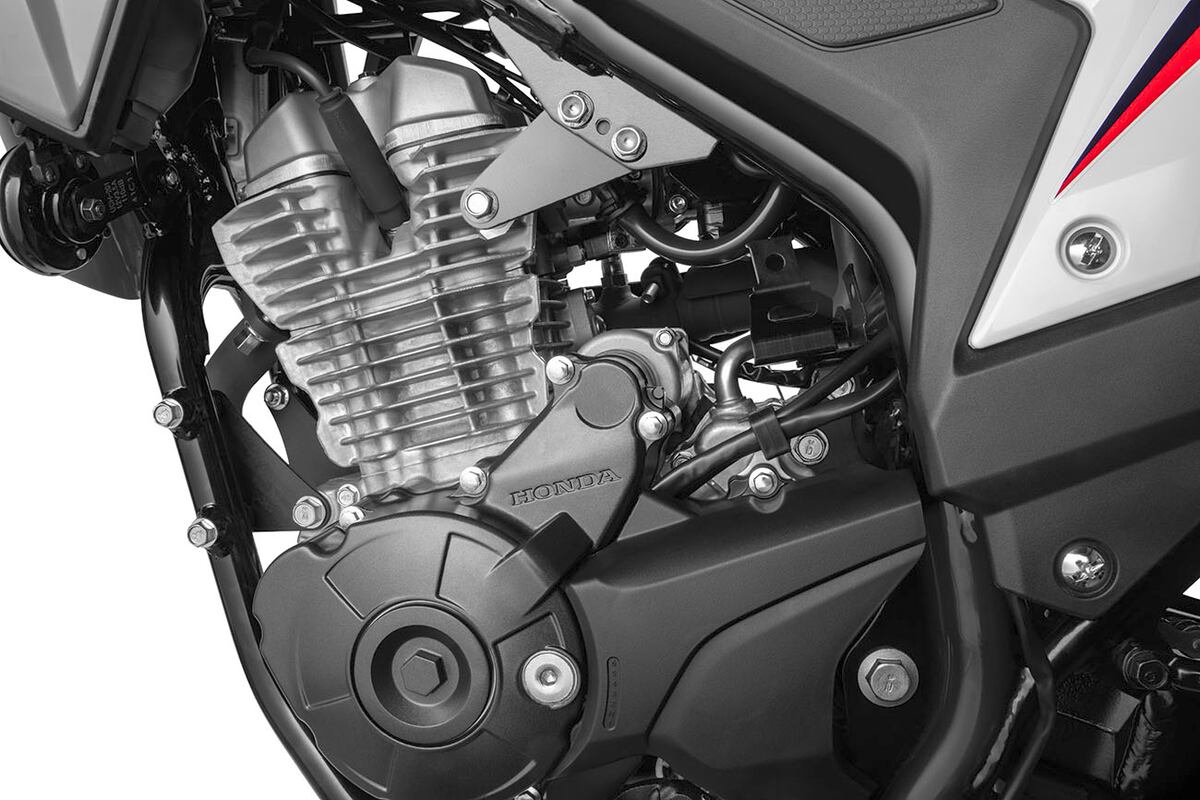 El nuevo propulsor de la Tornado 300 es a inyección electrónica y ofrece 24 CV y 27 Nm de torque.