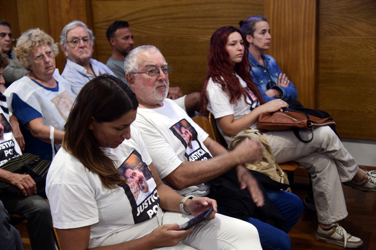 Familiares. De izquierda a derecha, la hermana, el padre y la hija de Sebastián Villarreal. (Ramiro Pereyra / La Voz)