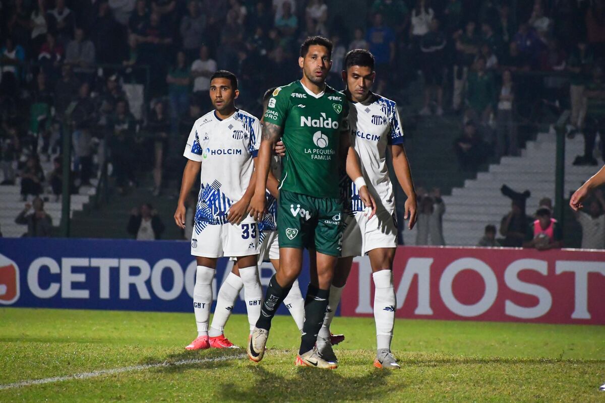 Talleres en su partido ante Sarmiento. (Prensa Sarmiento).