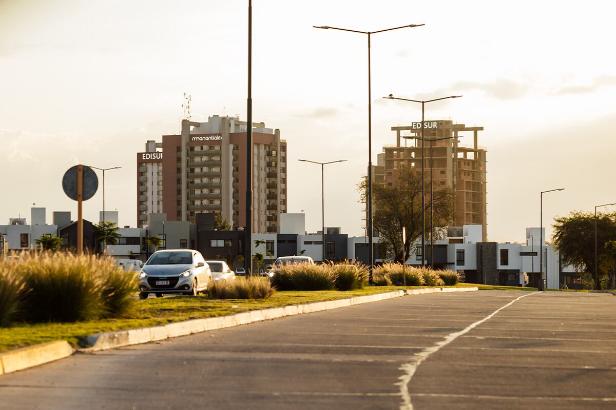 Manantiales está hiperconectado con los principales puntos de la ciudad de Córdoba, gracias a su acceso directo a la avenida de Circunvalación.