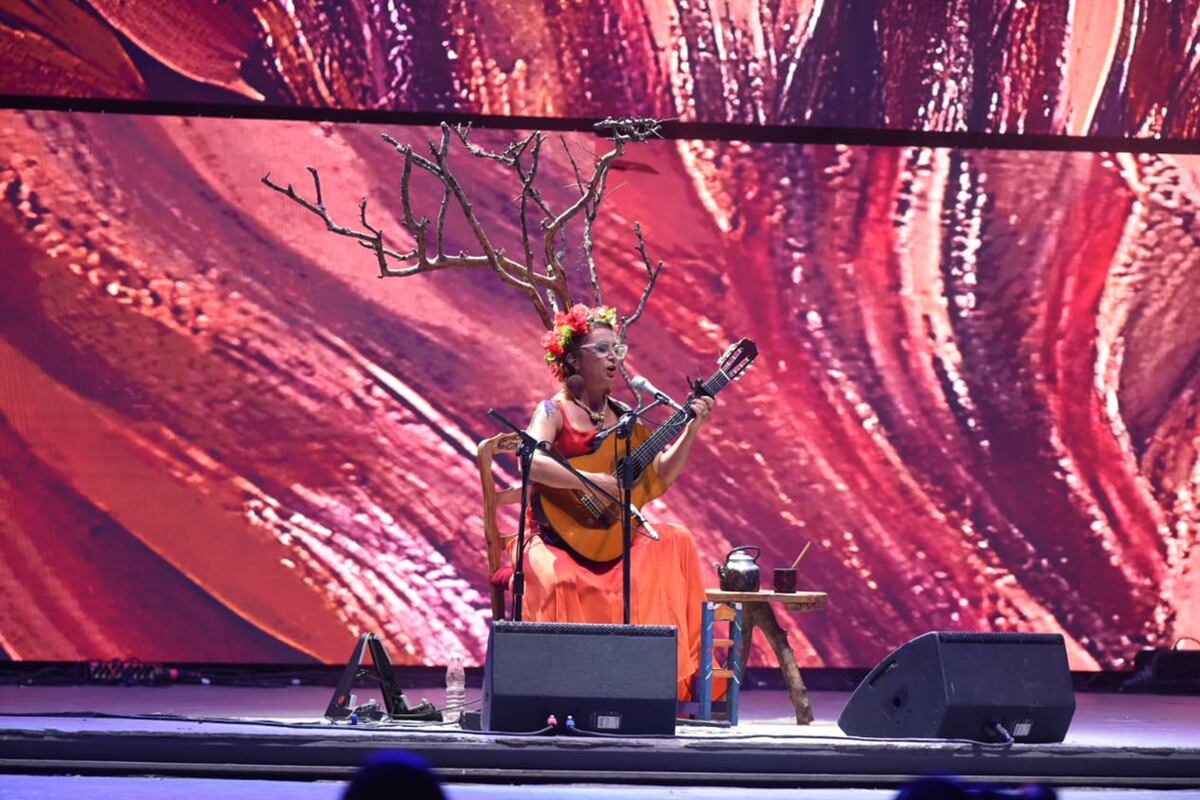 Cosquín 2025. Luciana Jury en la Sexta Luna del Festival Nacional de Folklore. (La Voz)