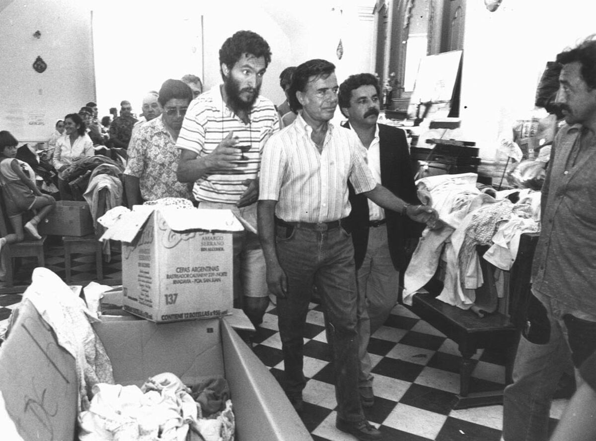 ID:1812406 POLITICA - RELIGION CATOLICA - REGIONAL - CATASTROFE - ALUVION 06-01-2002 SAN CARLOS MINAS. 10 ANIVERSARIO DEL ALUVION. RAUL MARTINE - CARLOS MENEM - JESUS CARRERAS RECORRE SAN CARLOS MINAS - CORDOBA - ARGENTINA 198625