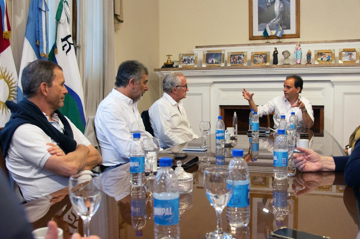 Río Cuarto. Empresarios de la construcción se reunieron con el intendente Juan Manuel Llamosas (Gentileza).