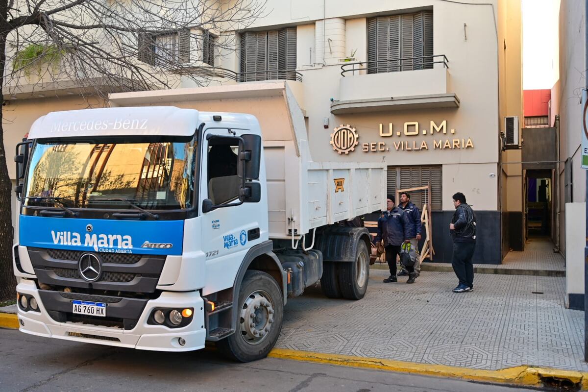 Preparando la sede de la UOM villamariense como refugio nocturno ante el frío (La Voz)