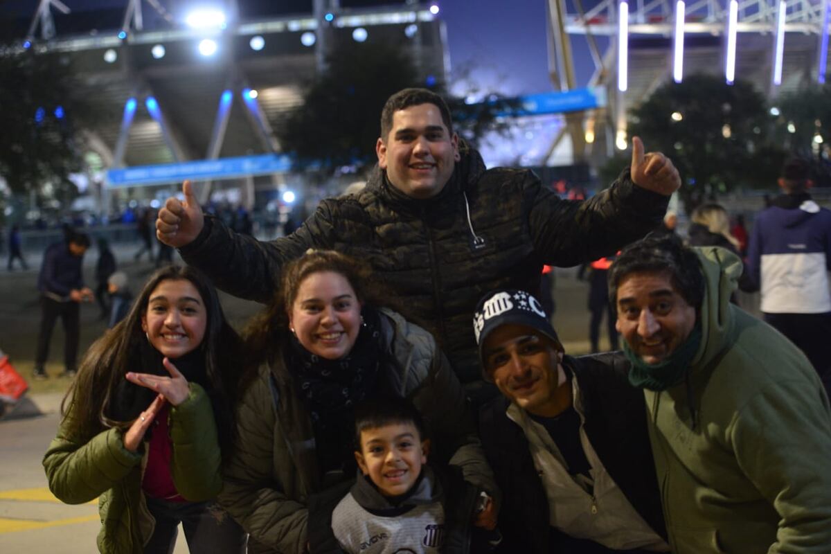 Las y los Cara 'e Cancha de Talleres en la previa del partido con Vélez por la Copa Libertadores. (Facundo Luque y Javier Ferreyra)
