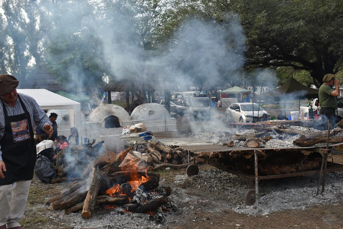 Concurso Nacional de Asado con Cuero y Locro Criollo en Sumampa. (Municipalidad de Sumampa)