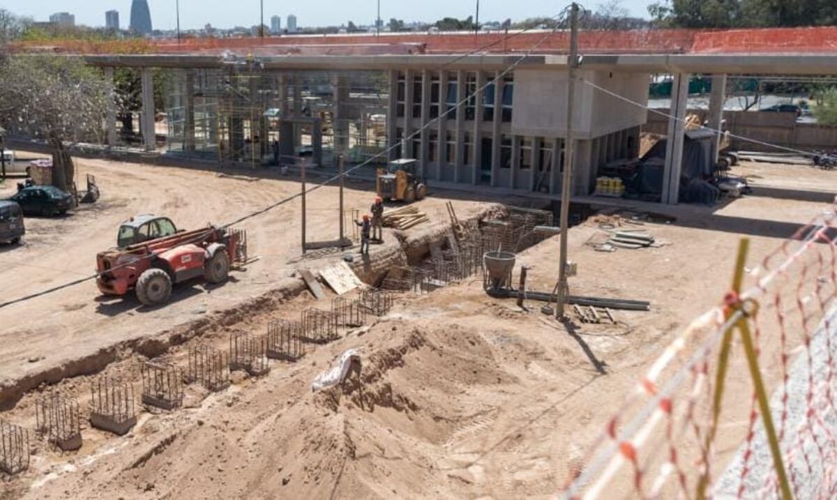 Así avanza la obra del nuevo ingreso al Parque de la Biodiversidad sobre avenida Amadeo Sabattini. (Municipalidad de Córdoba)