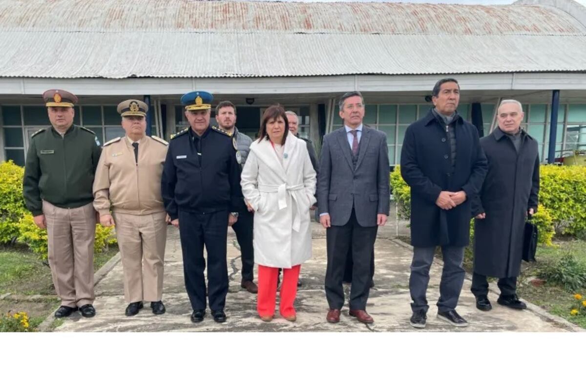 La búsqueda de Loan. La ministra Bullrich aterrizó enb Goya (Gentileza).