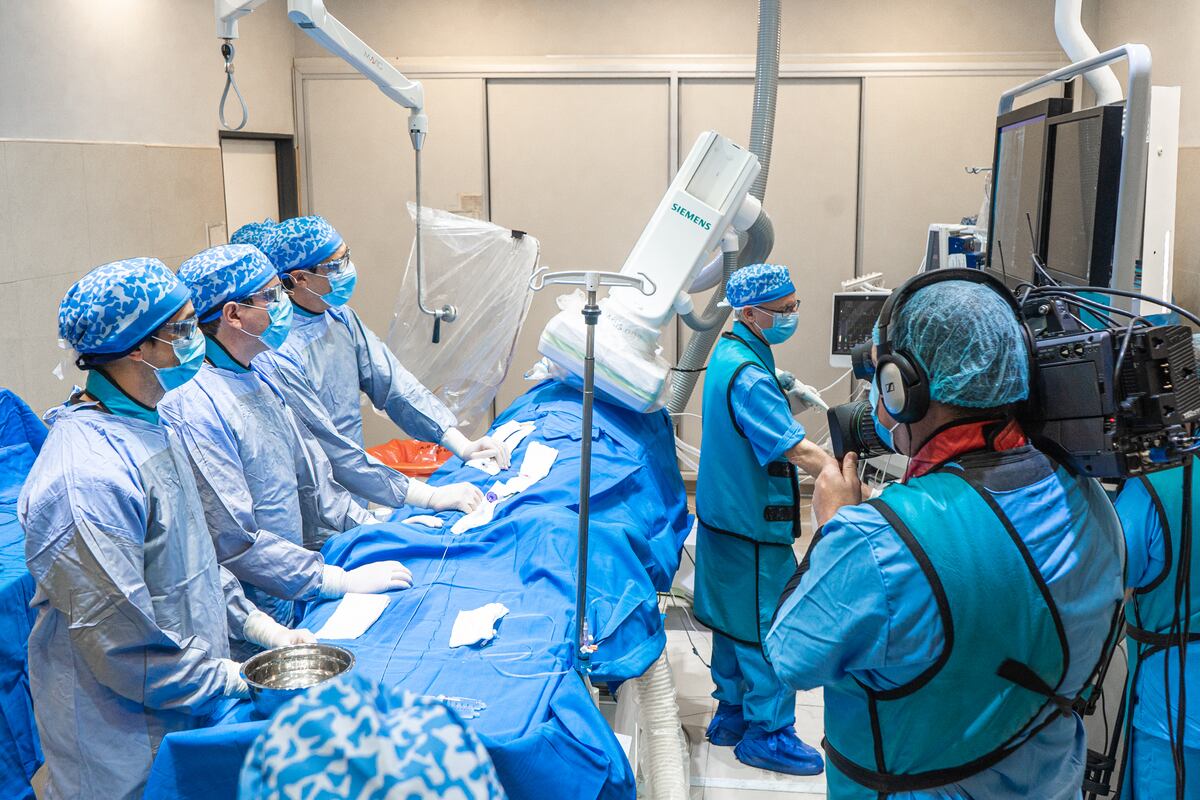 La intervención realizada en Córdoba se transmitió en vivo para el Congreso Americano de Cardiología Intervencionista (Gentileza)