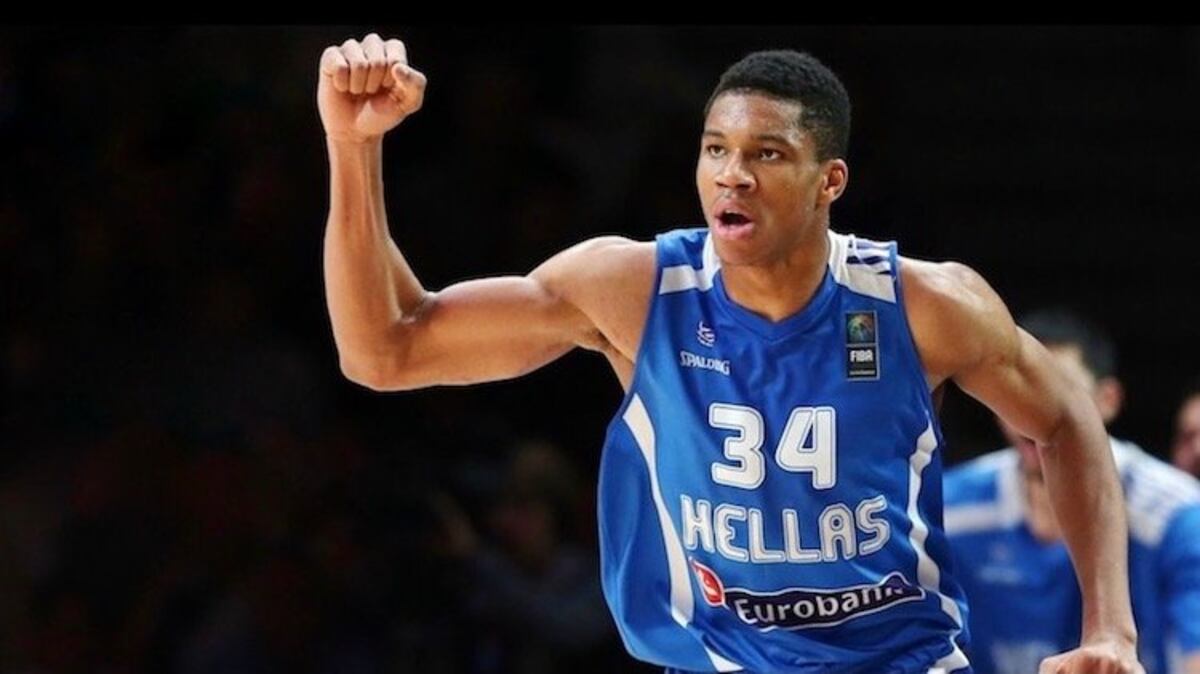 Giannis con la camiseta de Grecia. (Foto publicada por Greek Reporter)