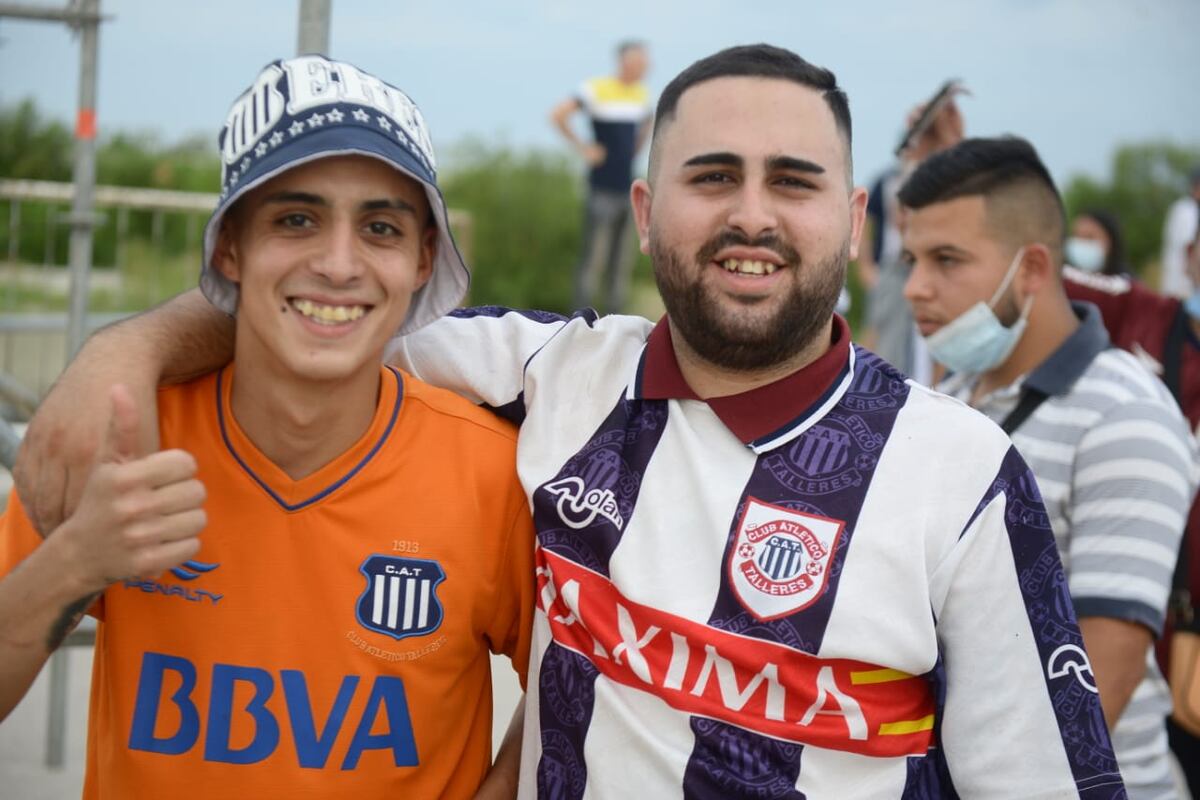 Los hinchas de Talleres dijeron presente en Santiago para acompañar al equipo de Medina (Foto: José Hernández).