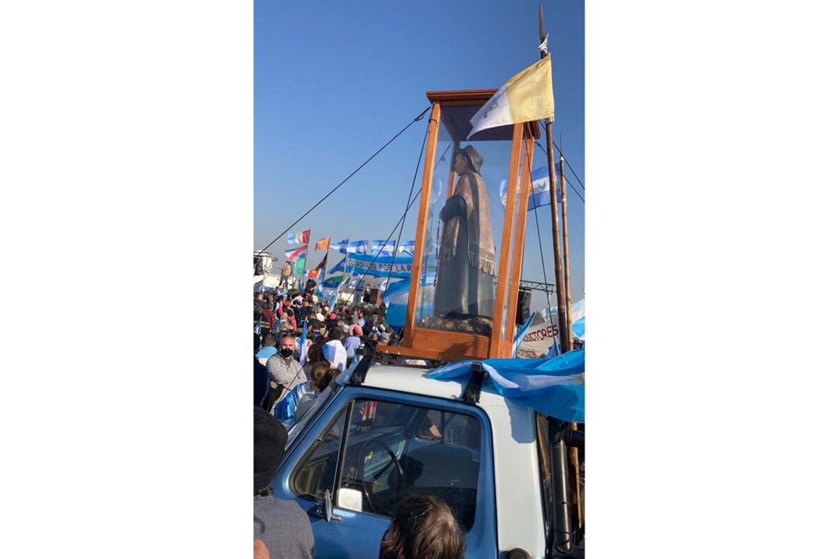 Una imagen del Cura Brochero fue llevada a San Nicolás. (Gentileza SRJM)