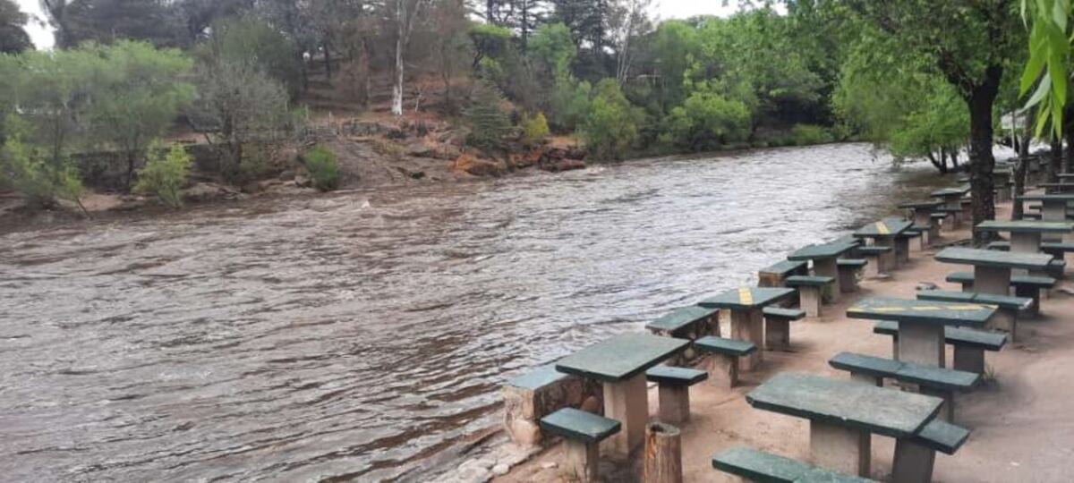La crecida del Río San Antonio. (Gentileza Eduardo Loza)