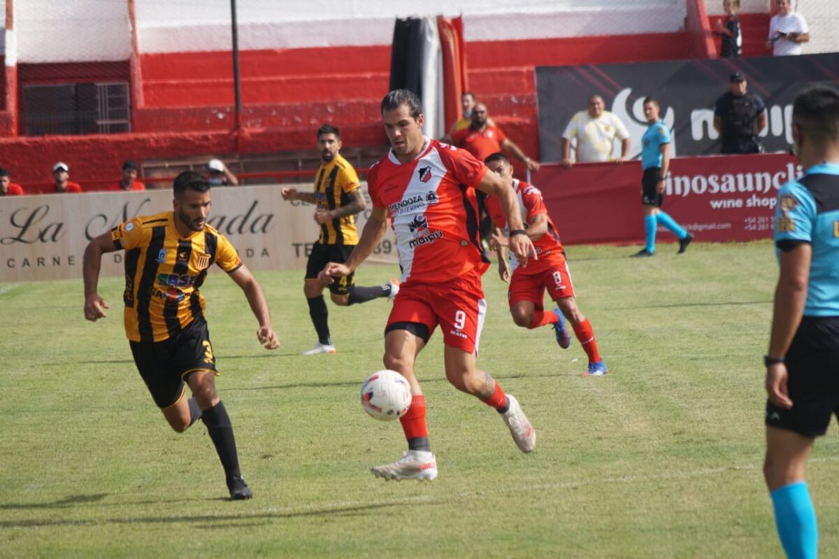 El "Facha" Castelli cambia de equipo en Primera Nacional y jugará en Estudiantes de Caseros. (Gentileza Prensa Maipú).
