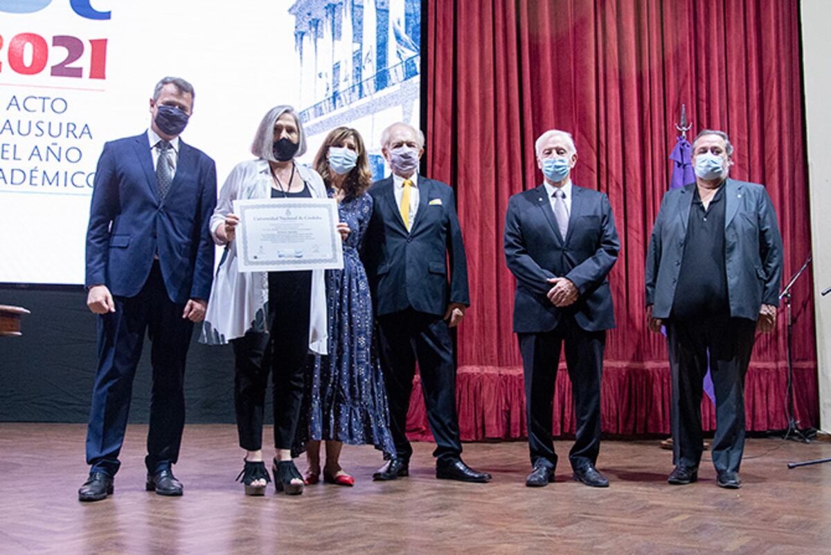 Se entregaron diplomas a los profesores eméritos, entre otros reconocimientos. (UNC).