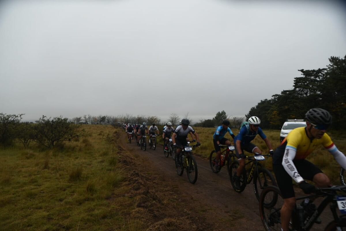 Desafío Río Pinto, día2. La competencia más convocante de MTB a nivel continental, con una inscripción de 5500 participantes, un récord histórico. (La Voz)