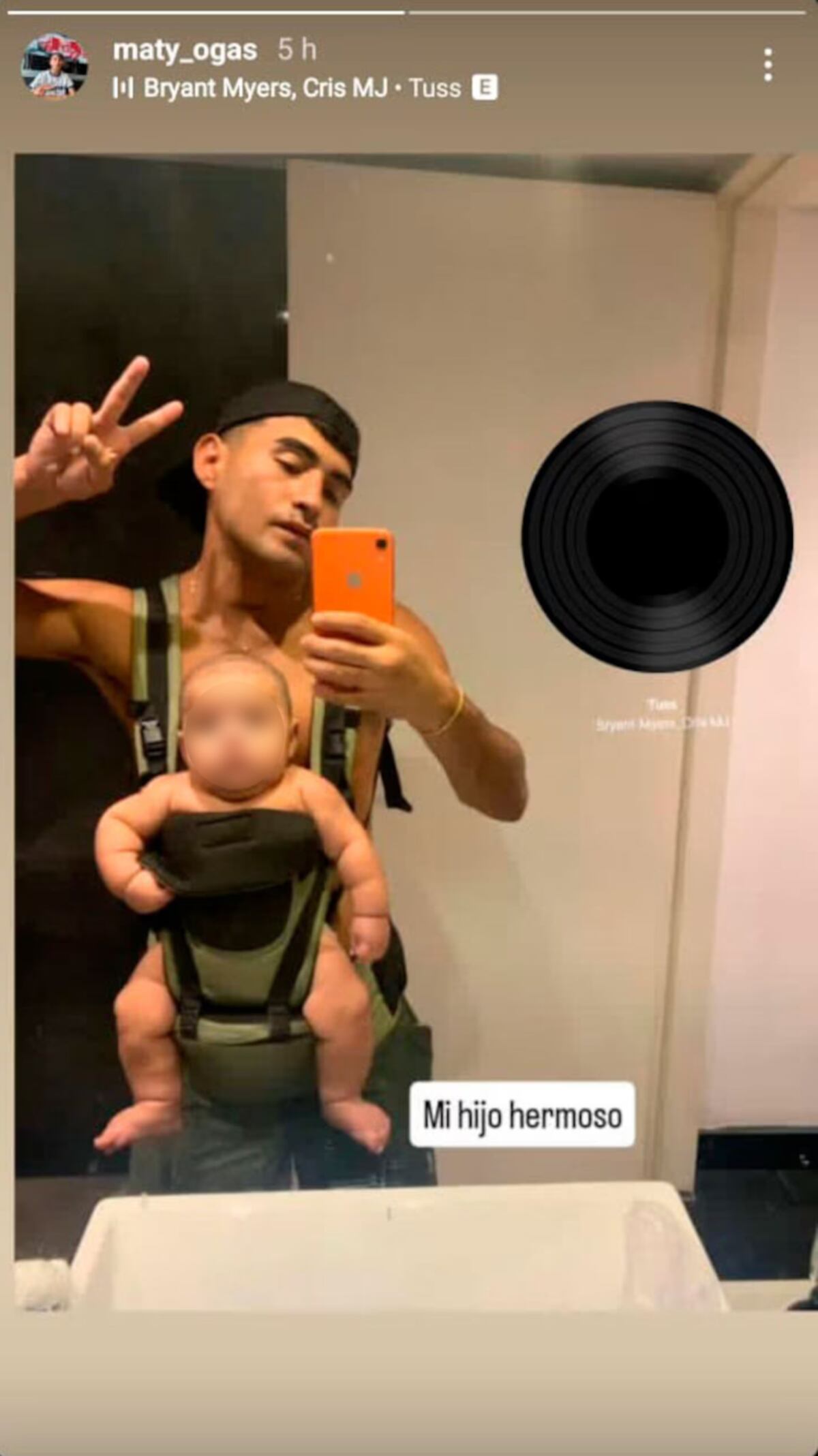 Matías Ogas compartió una foto junto a Amadeo, su hijo con More Rial. (Foto: captura de pantalla)