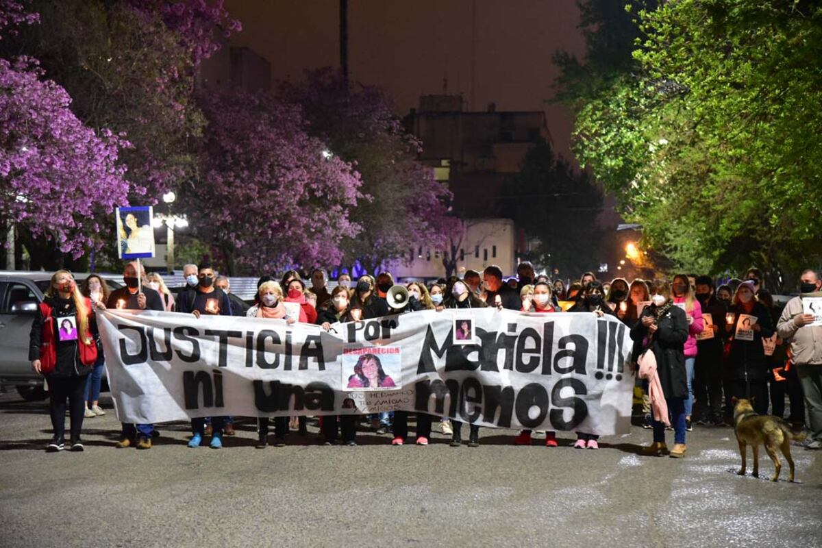 Marcha en plaza Centenario por la desaparición de Mariela Bessonart en Villa María. (La Voz)