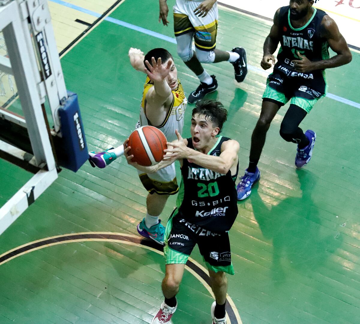 Matías Stanic, base de La Falda y jugador de Atenas, fue citado a la preselección U19. (Germán Ruiz / Prensa Atenas)