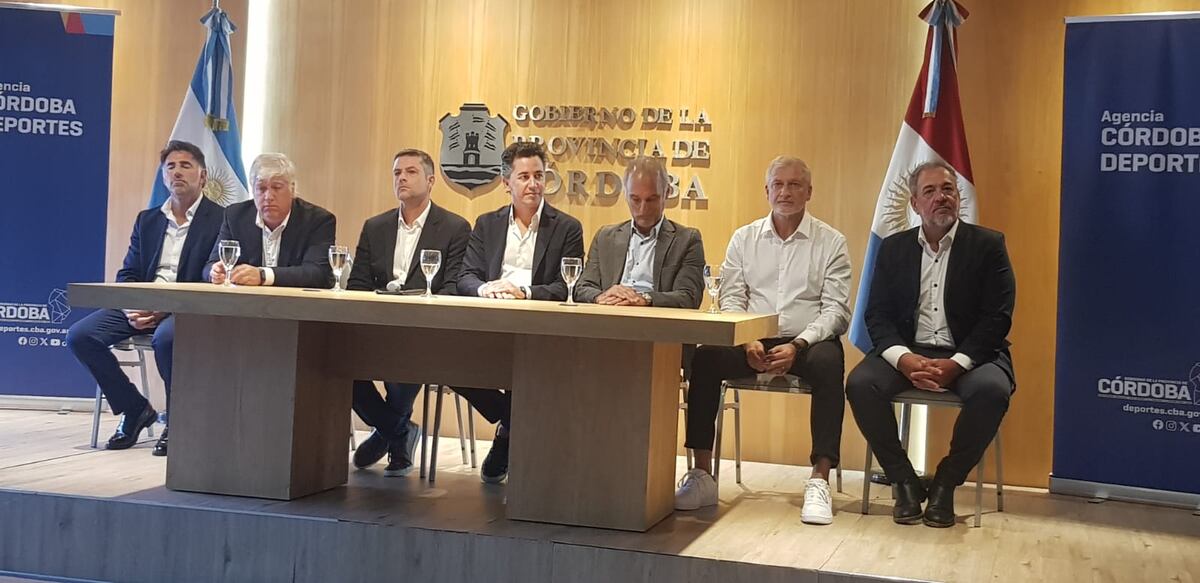 La presentación del partido Los Pumas.All Blacks, en el Centro Cìvico de Córdoba. (La Voz)