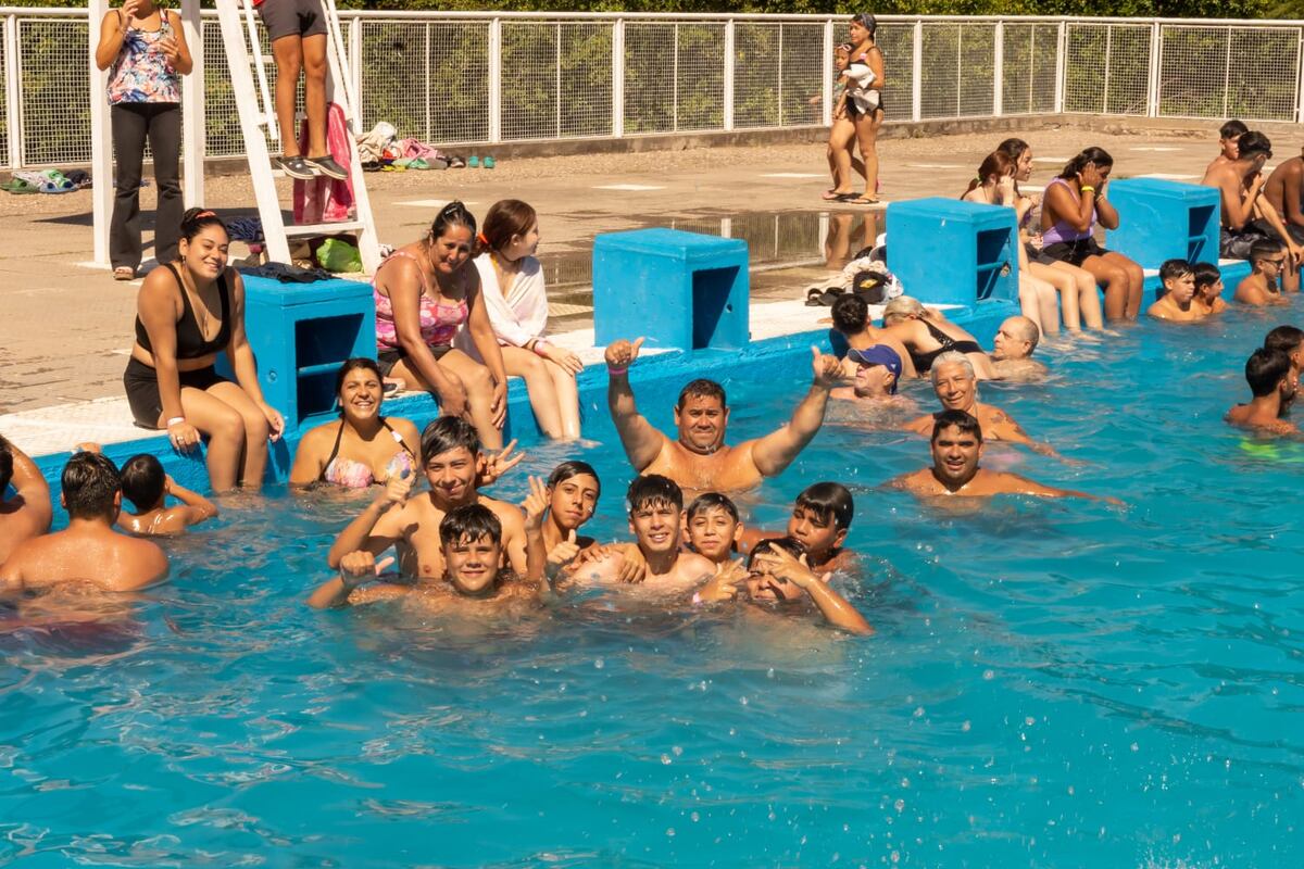 Los nueve natatorios municipales funcionaron desde el 12 de diciembre con pileta libre y actividades organizadas. (Municipalidad de Córdoba)