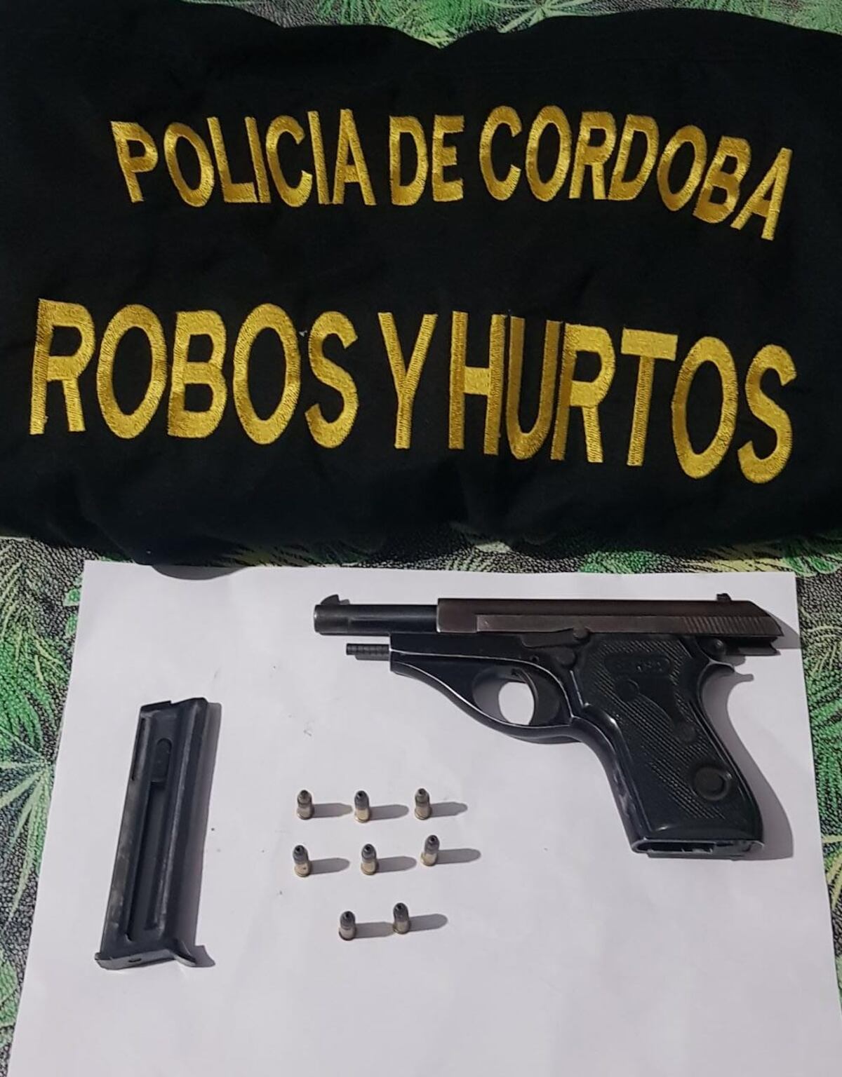 En los allanamientos se secuestró una pistola con municiones. (Policía)