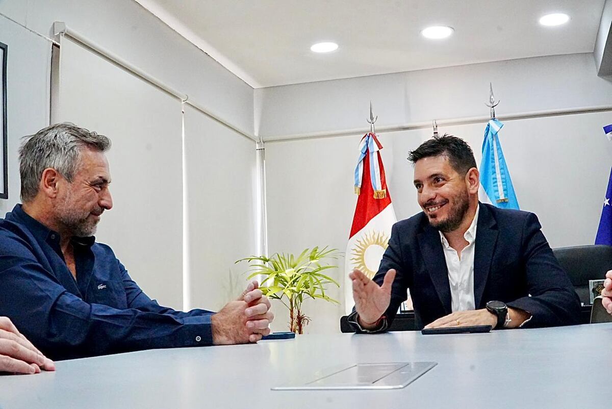 Ramón Mestre y Marcos Ferrer en el despacho del intendente de Río Tercero (Prensa Mestre).