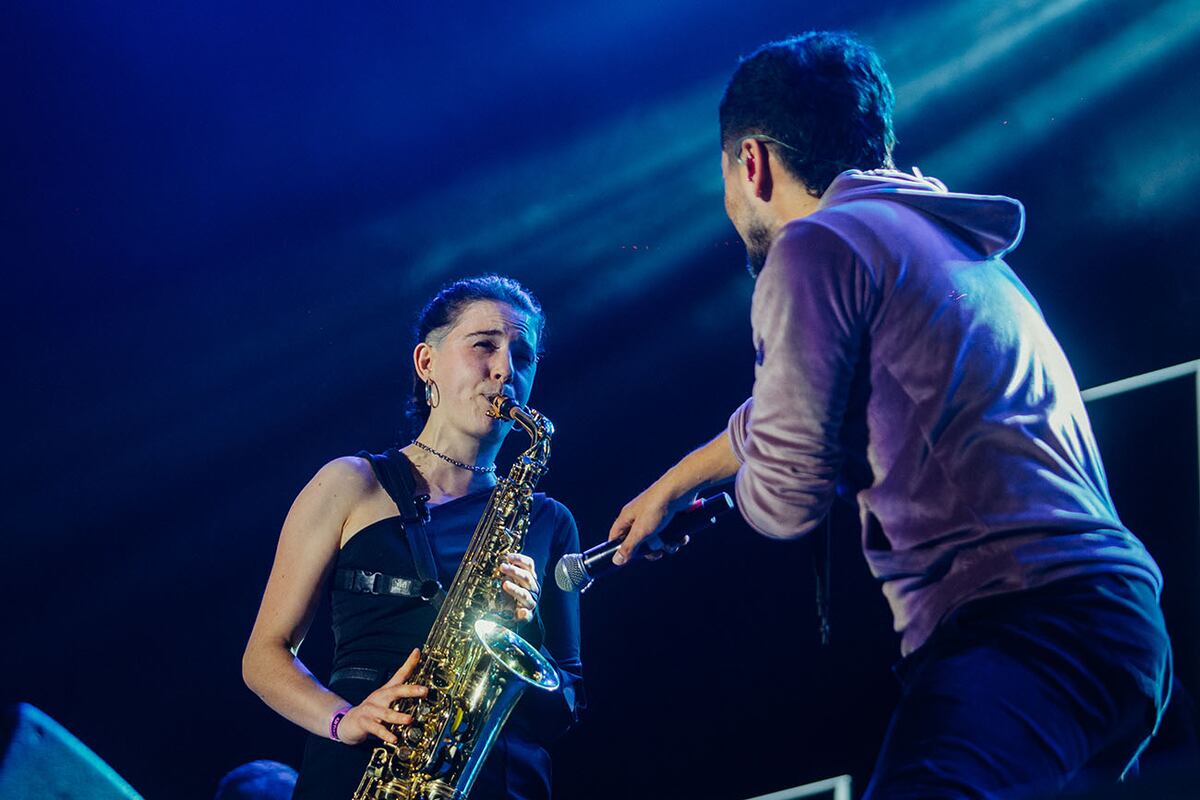 Guillermina Pagano en una de las secciones de mambo donde su isntrumento es protagonista. (Prensa la Konga/Germán Vignoli).