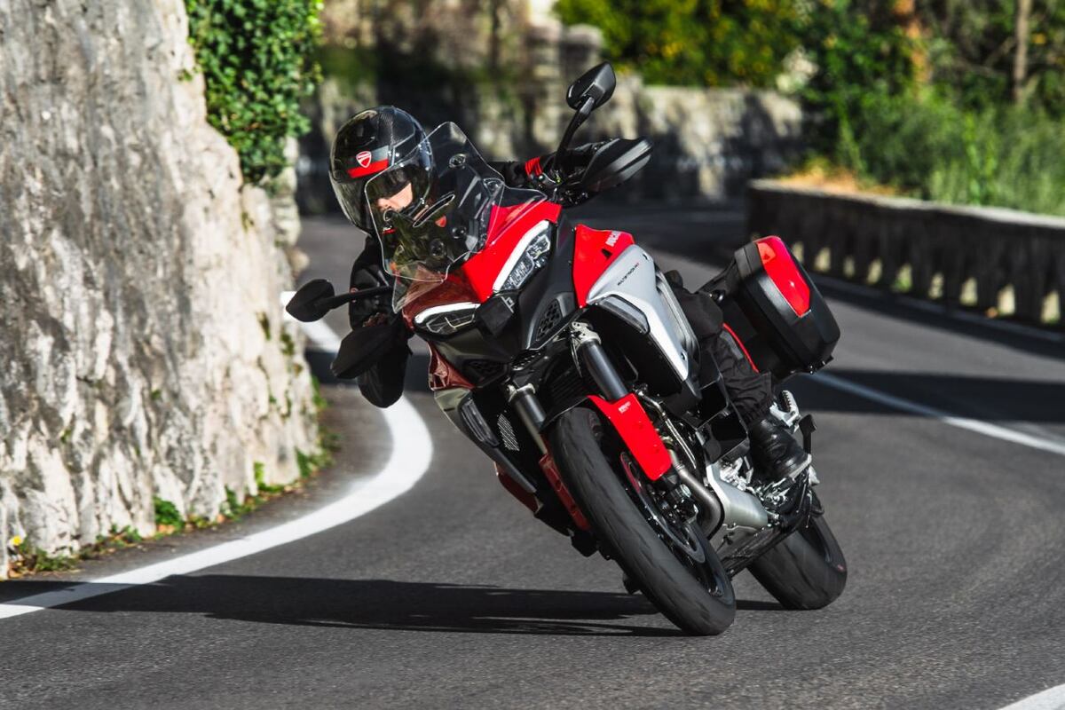 Multistrada V4. Mundo Maipú)
