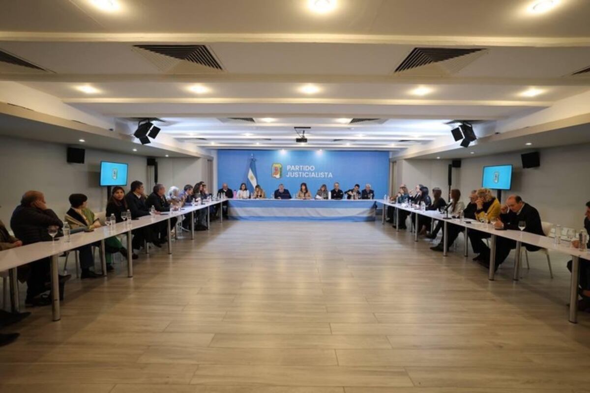La reunión de Cristina con los senadores peronistas en la sede del PJ. (Gentileza Clarín)