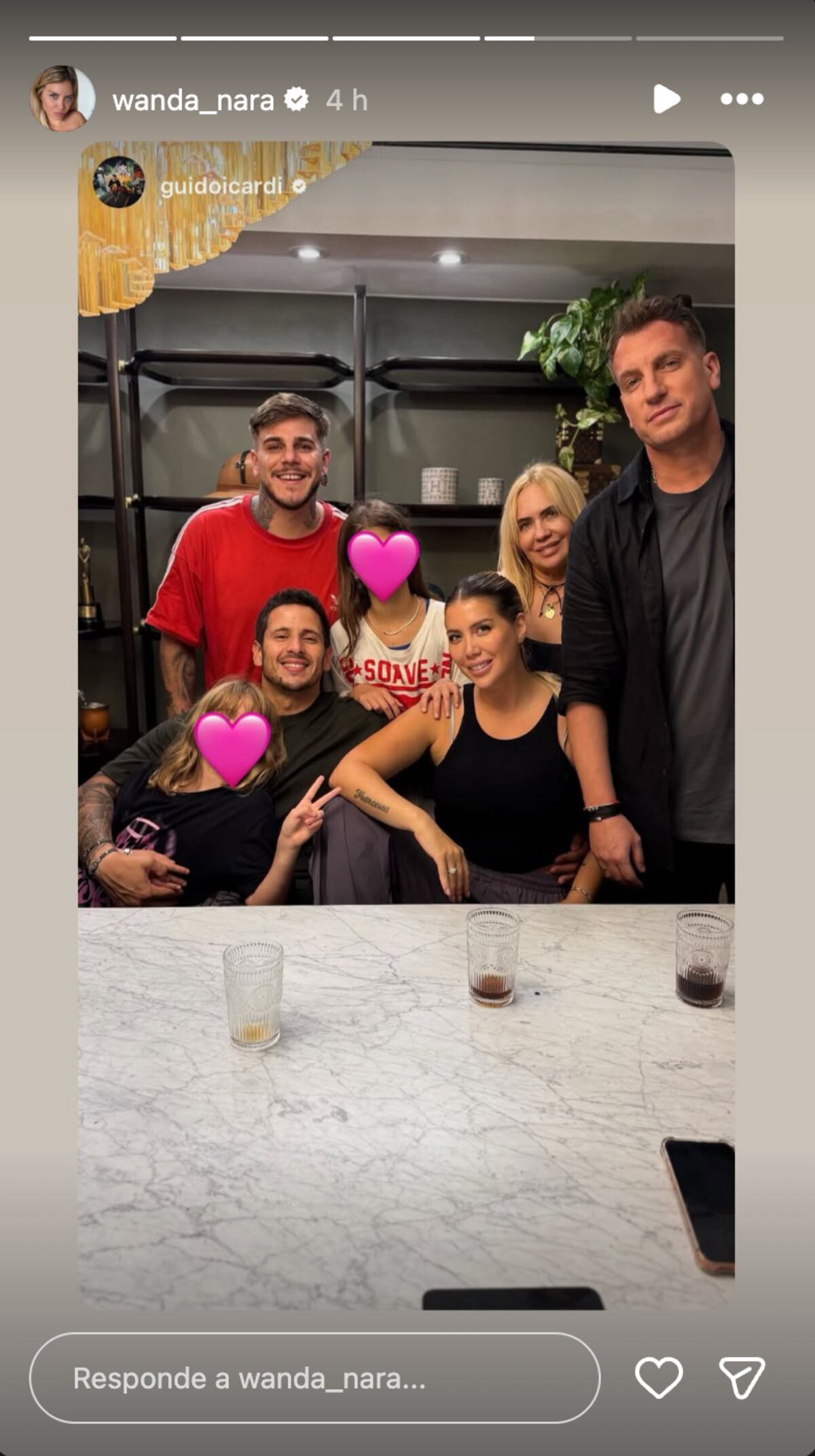 Wanda Nara republicó la foto que Guido Icardi compartió en sus historias junto a ella, sus sobrinas, Nora Colosimo y Maxi López. (Foto: Captura de pantalla)